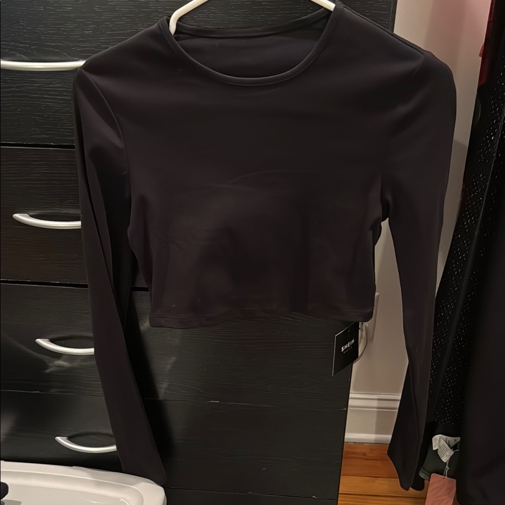 Black Long Sleeve Crop Top